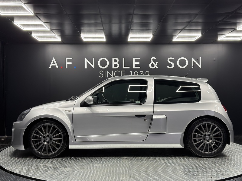 Renault 3.0 V6 Sport Hatchback 3dr Petrol Manual (285 g/km, 255 bhp)