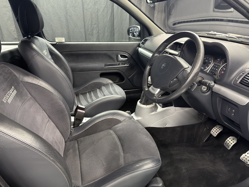 Renault 3.0 V6 Sport Hatchback 3dr Petrol Manual (285 g/km, 255 bhp)