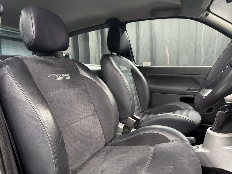 Renault 3.0 V6 Sport Hatchback 3dr Petrol Manual (285 g/km, 255 bhp)