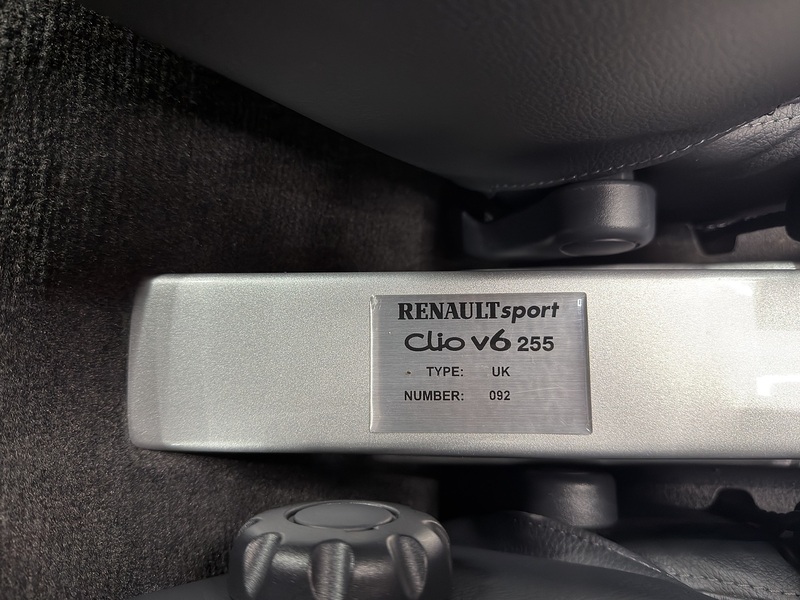 Renault 3.0 V6 Sport Hatchback 3dr Petrol Manual (285 g/km, 255 bhp)