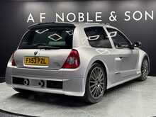 Renault Clio V6 Sport 