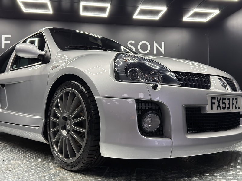 Renault 3.0 V6 Sport Hatchback 3dr Petrol Manual (285 g/km, 255 bhp)