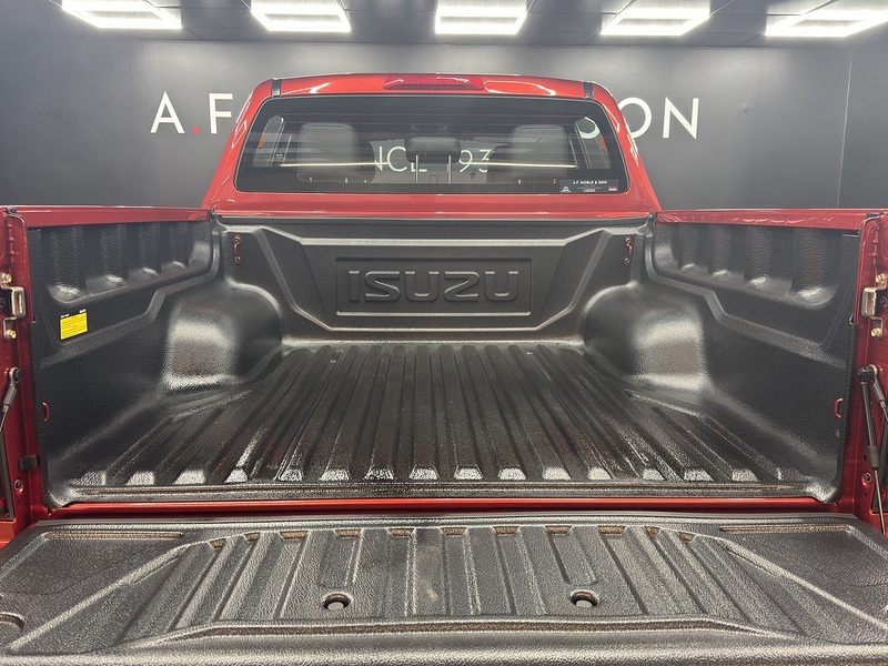 Isuzu 1.9 TD V-Cross Pickup Double Cab 4dr Diesel Auto 4WD Euro 6 (s/s) (164 ps)