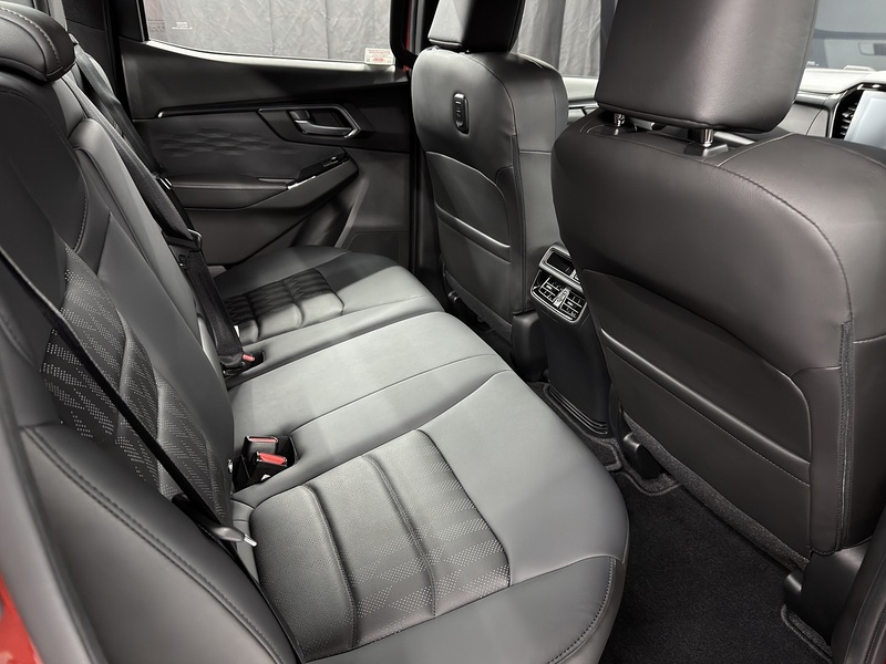 Isuzu 1.9 TD V-Cross Pickup Double Cab 4dr Diesel Manual 4WD Euro 6 (s/s) (164 ps)