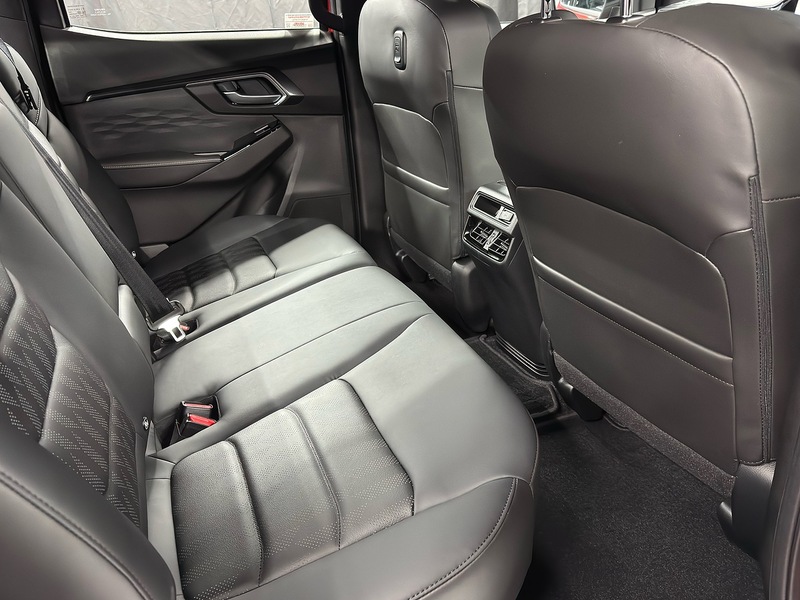 Isuzu 1.9 TD V-Cross Pickup Double Cab 4dr Diesel Manual 4WD Euro 6 (s/s) (164 ps)