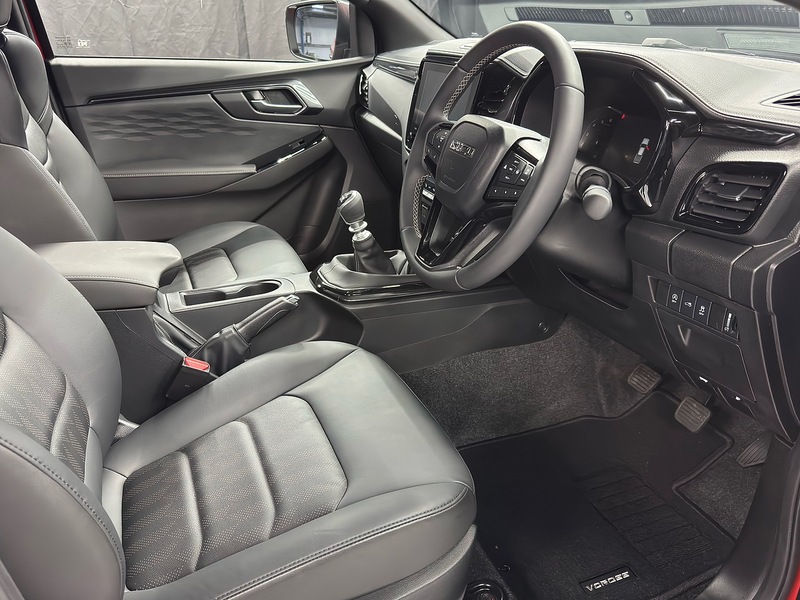 Isuzu 1.9 TD V-Cross Pickup Double Cab 4dr Diesel Manual 4WD Euro 6 (s/s) (164 ps)