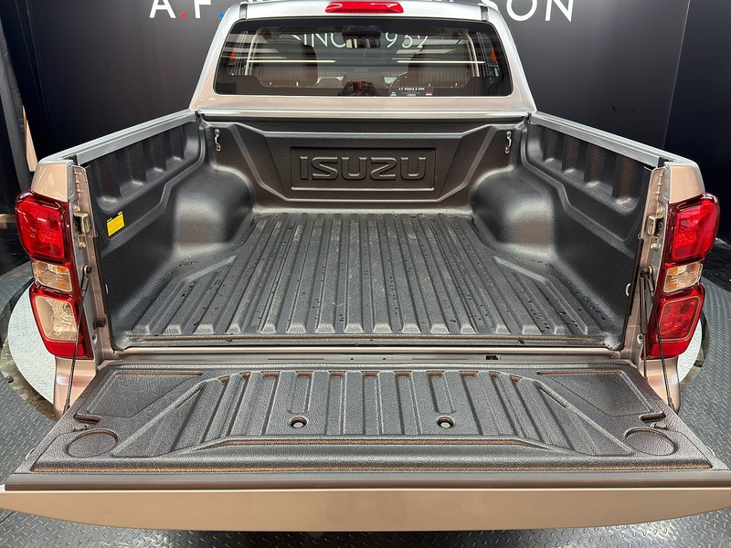 Isuzu 1.9 TD DL20 Pickup Double Cab 4dr Diesel Auto 4WD Euro 6 (s/s) (164 ps)