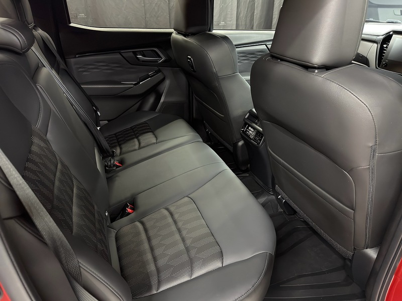 Isuzu 1.9 TD V-Cross Pickup Double Cab 4dr Diesel Auto 4WD Euro 6 (s/s) (164 ps)