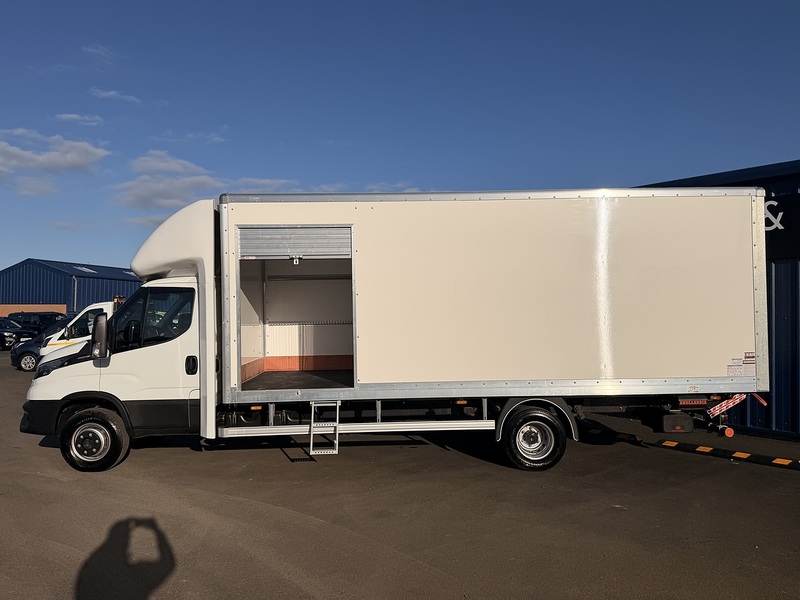 Iveco 72C Class 180ps 7.2 Ton 5.2 m Box Van Auto Box Van 0.0 Diesel