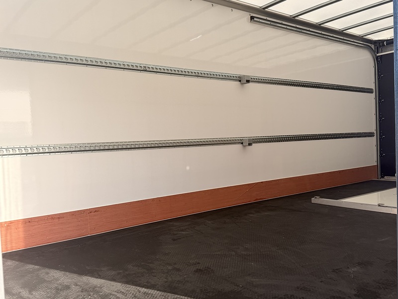 Iveco 72C Class 180ps 7.2 Ton 5.2 m Box Van Auto Box Van 0.0 Diesel