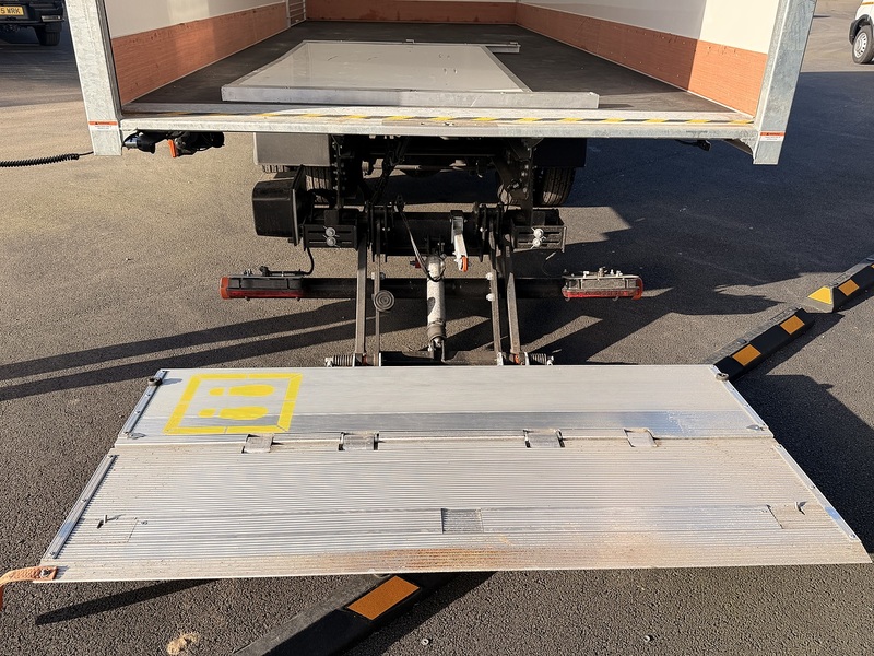 Iveco 72C Class 180ps 7.2 Ton 5.2 m Box Van Auto Box Van 0.0 Diesel