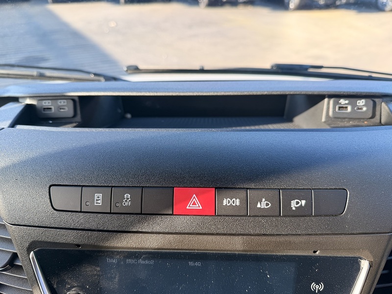 Iveco 72C Class 180ps 7.2 Ton 5.2 m Box Van Auto Box Van 0.0 Diesel