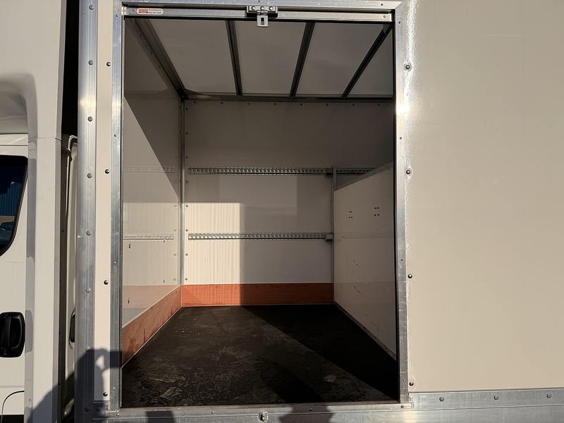 Iveco 72C Class 180ps 7.2 Ton 5.2 m Box Van Auto Box Van 0.0 Diesel