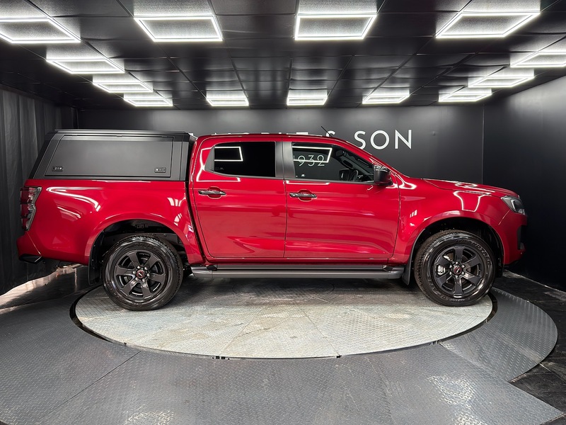 Isuzu 1.9 TD V-Cross Commercial Pickup 4dr Diesel Auto 4WD Euro 6 (s/s) (164 ps)