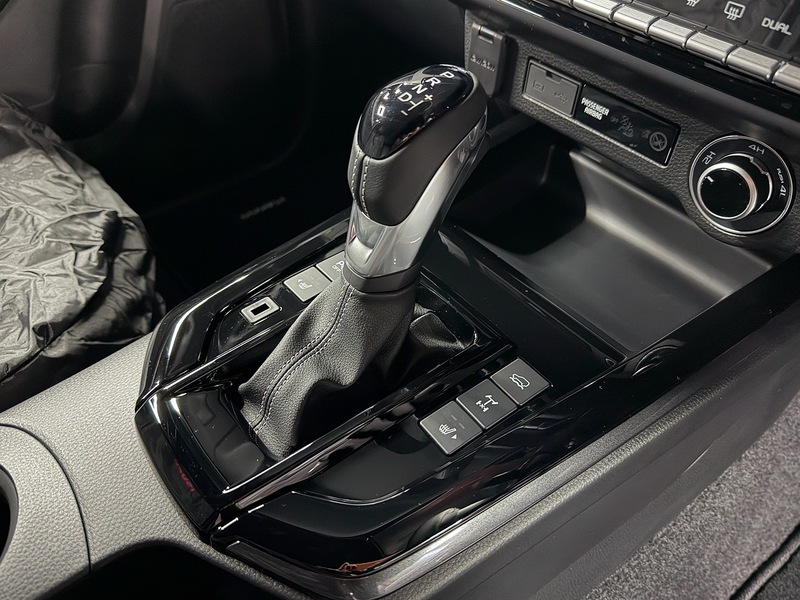 Isuzu 1.9 TD V-Cross Commercial Pickup 4dr Diesel Auto 4WD Euro 6 (s/s) (164 ps)