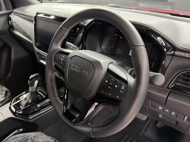 Isuzu 1.9 TD V-Cross Commercial Pickup 4dr Diesel Auto 4WD Euro 6 (s/s) (164 ps)