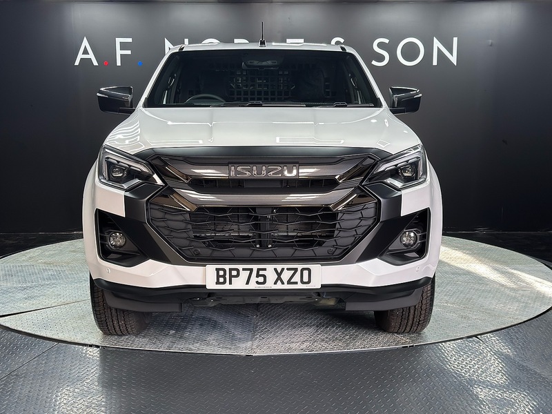 Isuzu 1.9 TD V-Cross Commercial Pickup 4dr Diesel Auto 4WD Euro 6 (s/s) (164 ps)