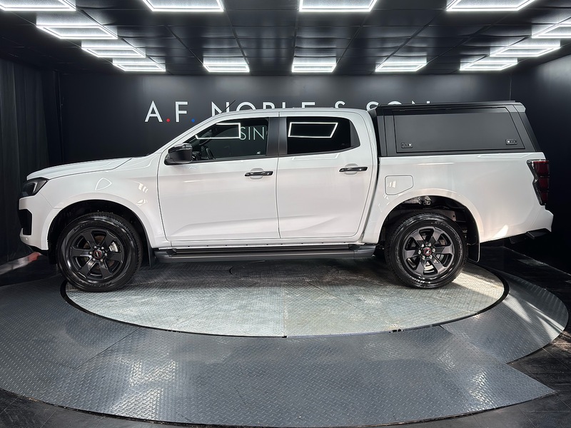 Isuzu 1.9 TD V-Cross Commercial Pickup 4dr Diesel Auto 4WD Euro 6 (s/s) (164 ps)