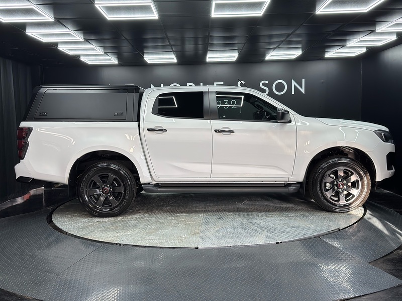 Isuzu 1.9 TD V-Cross Commercial Pickup 4dr Diesel Auto 4WD Euro 6 (s/s) (164 ps)