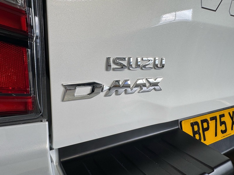 Isuzu 1.9 TD V-Cross Commercial Pickup 4dr Diesel Auto 4WD Euro 6 (s/s) (164 ps)