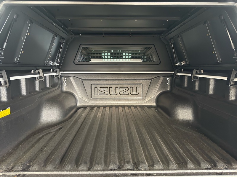 Isuzu 1.9 TD V-Cross Commercial Pickup 4dr Diesel Auto 4WD Euro 6 (s/s) (164 ps)