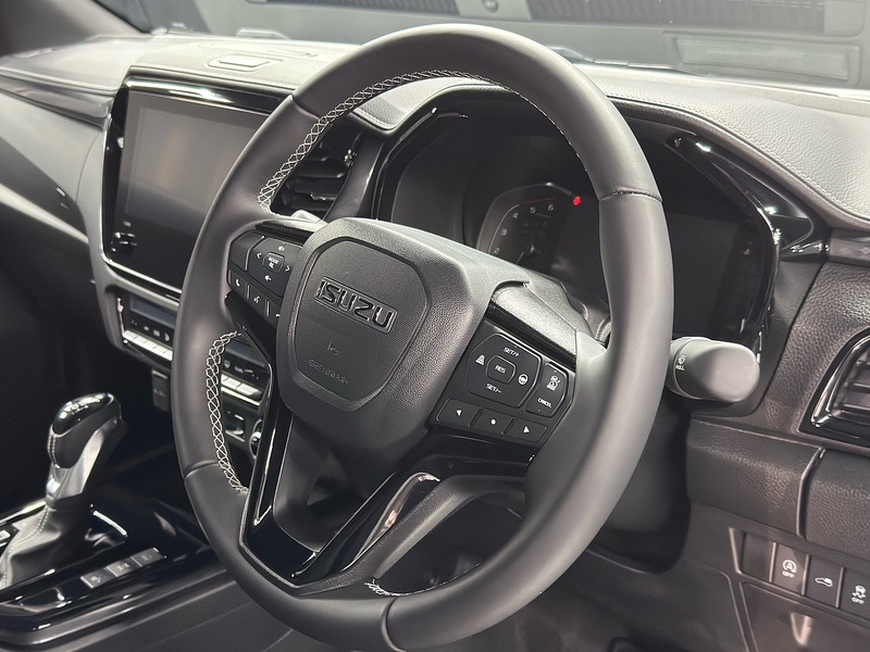 Isuzu 1.9 TD V-Cross Commercial Pickup 4dr Diesel Auto 4WD Euro 6 (s/s) (164 ps)