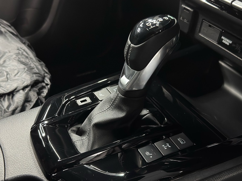 Isuzu 1.9 TD V-Cross Commercial Pickup 4dr Diesel Auto 4WD Euro 6 (s/s) (164 ps)