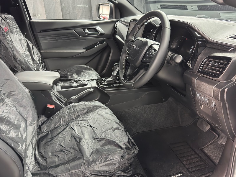 Isuzu 1.9 TD V-Cross Commercial Pickup 4dr Diesel Auto 4WD Euro 6 (s/s) (164 ps)