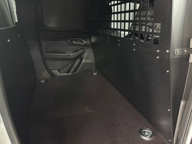 Isuzu 1.9 TD V-Cross Commercial Pickup 4dr Diesel Auto 4WD Euro 6 (s/s) (164 ps)