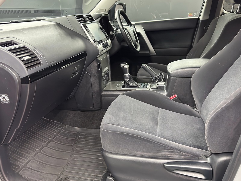 Toyota 2.8D Active (Navi) Panel Van 3dr Diesel Auto 4WD SWB Euro 6 (s/s) (204 ps)