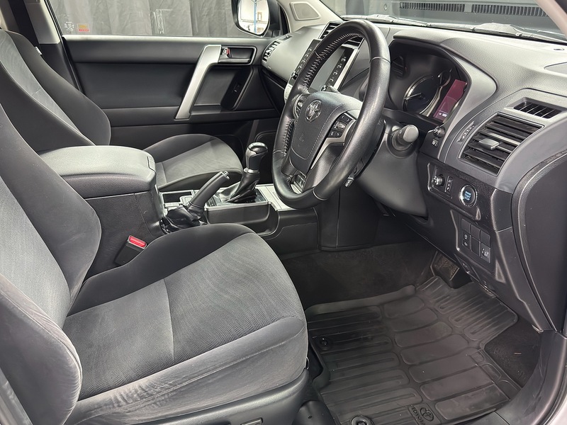 Toyota 2.8D Active (Navi) Panel Van 3dr Diesel Auto 4WD SWB Euro 6 (s/s) (204 ps)