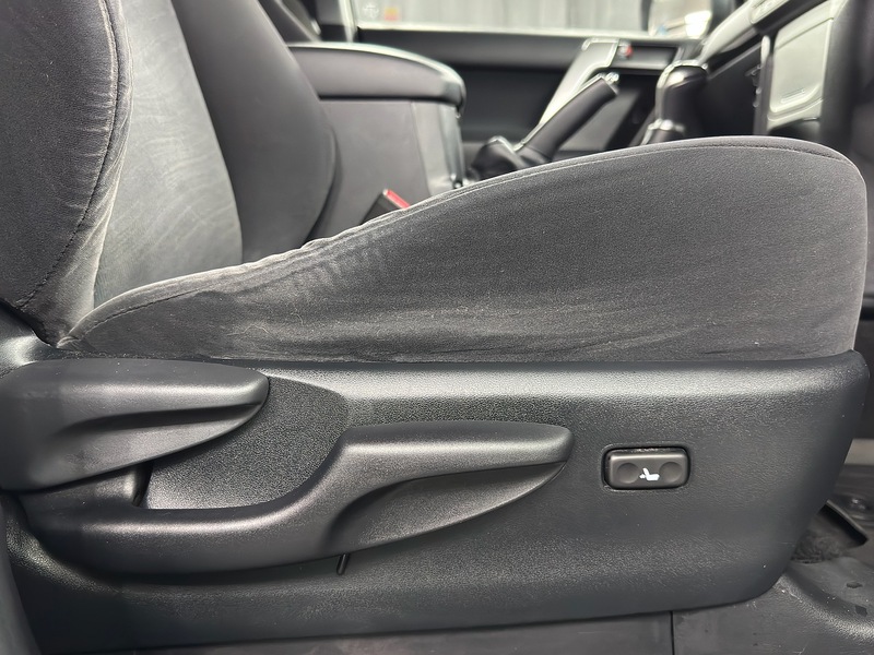 Toyota 2.8D Active (Navi) Panel Van 3dr Diesel Auto 4WD SWB Euro 6 (s/s) (204 ps)