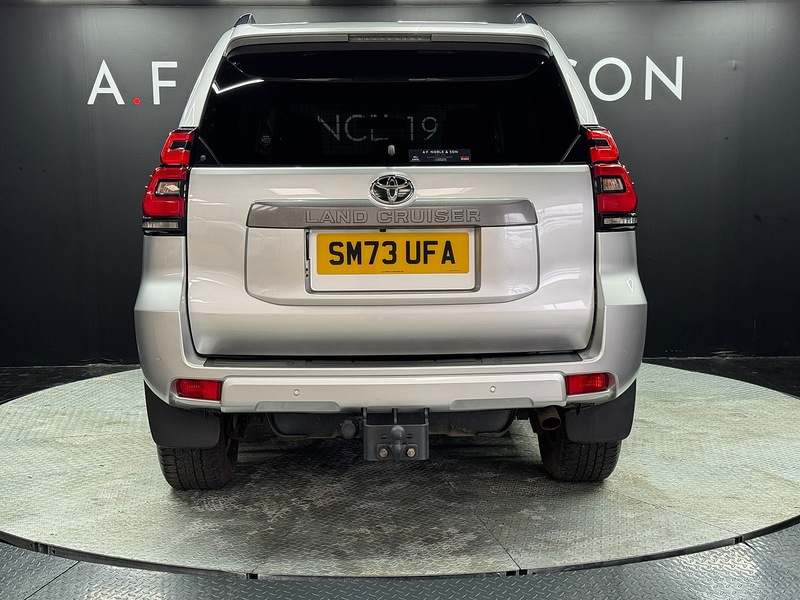 Toyota 2.8D Active (Navi) Panel Van 3dr Diesel Auto 4WD SWB Euro 6 (s/s) (204 ps)