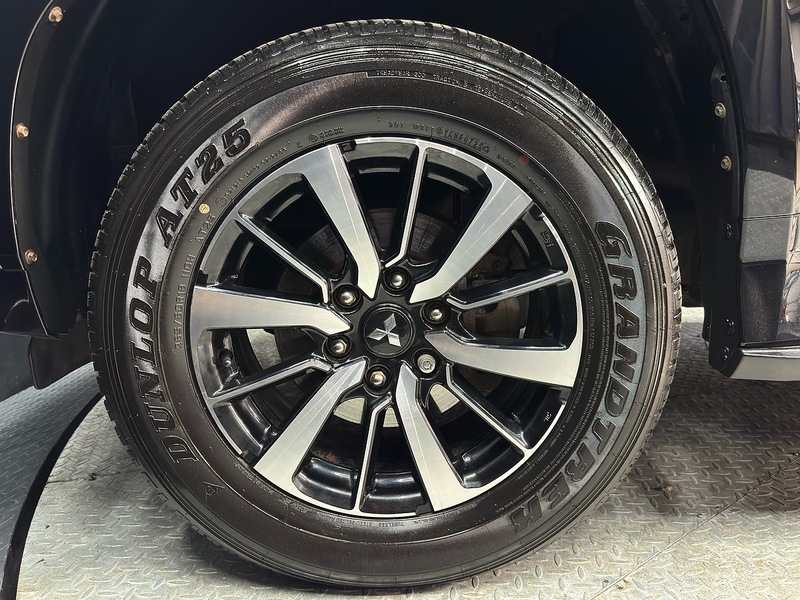 Mitsubishi 2.4D 4 SUV 5dr Diesel Auto 4WD Euro 6 (181 ps)