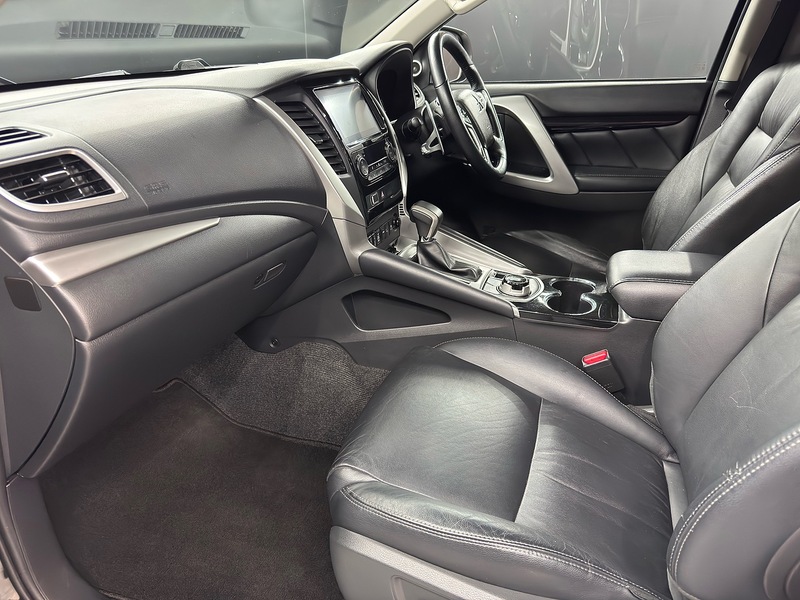 Mitsubishi 2.4D 4 SUV 5dr Diesel Auto 4WD Euro 6 (181 ps)
