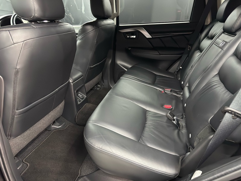 Mitsubishi 2.4D 4 SUV 5dr Diesel Auto 4WD Euro 6 (181 ps)