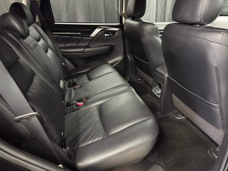 Mitsubishi 2.4D 4 SUV 5dr Diesel Auto 4WD Euro 6 (181 ps)