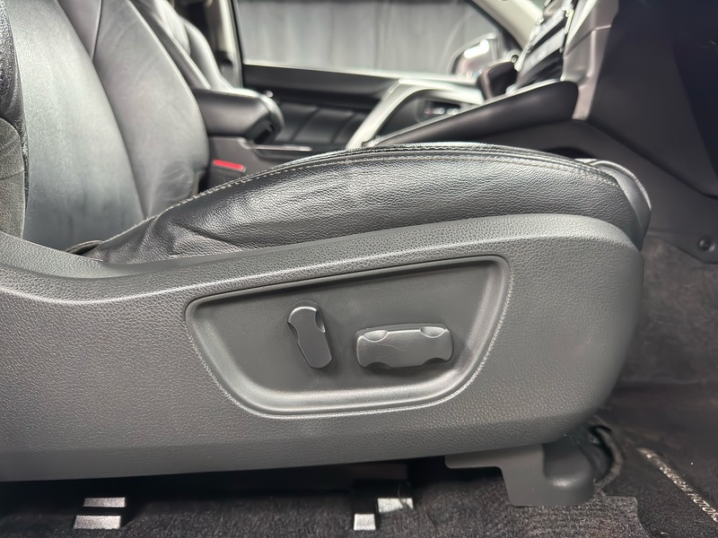Mitsubishi 2.4D 4 SUV 5dr Diesel Auto 4WD Euro 6 (181 ps)