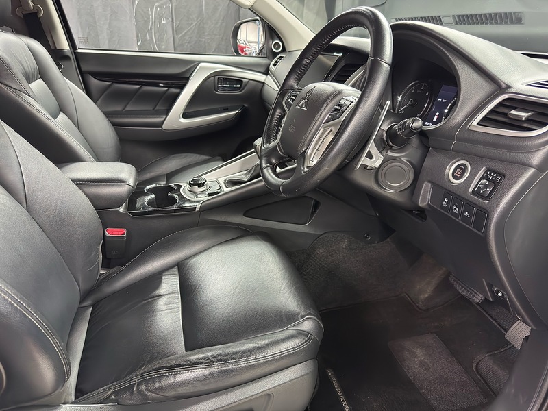Mitsubishi 2.4D 4 SUV 5dr Diesel Auto 4WD Euro 6 (181 ps)