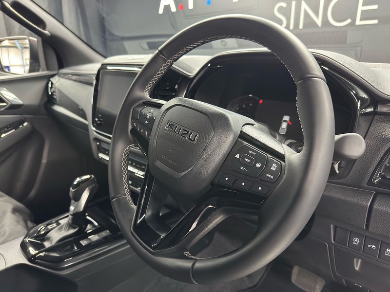 Isuzu 1.9 TD V-Cross Commercial Pickup 4dr Diesel Auto 4WD Euro 6 (s/s) (164 ps)