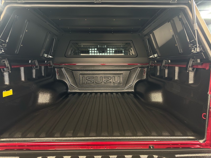 Isuzu 1.9 TD V-Cross Commercial Pickup 4dr Diesel Auto 4WD Euro 6 (s/s) (164 ps)