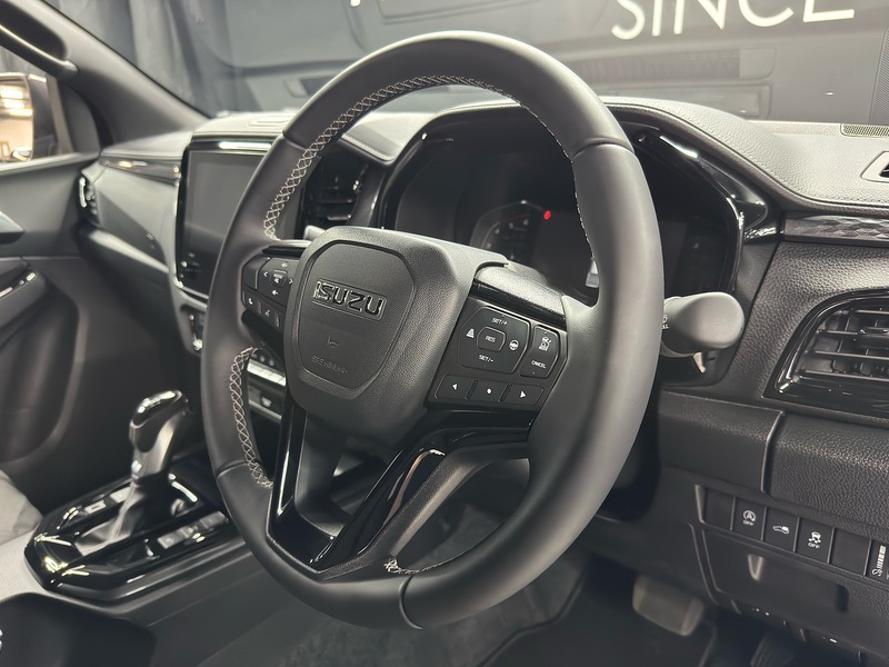 Isuzu 1.9 TD V-Cross Commercial Pickup 4dr Diesel Auto 4WD Euro 6 (s/s) (164 ps)