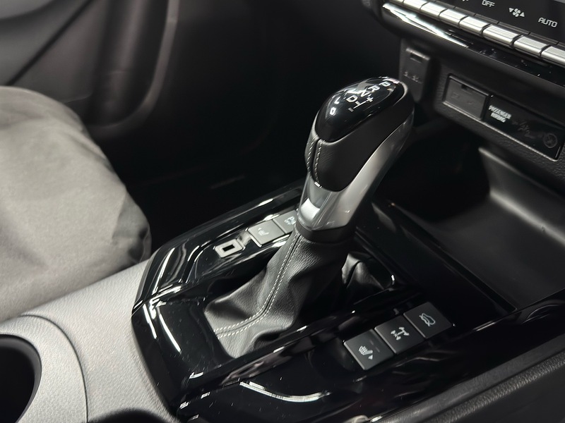 Isuzu 1.9 TD V-Cross Commercial Pickup 4dr Diesel Auto 4WD Euro 6 (s/s) (164 ps)