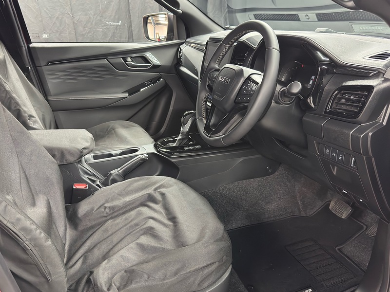 Isuzu 1.9 TD V-Cross Commercial Pickup 4dr Diesel Auto 4WD Euro 6 (s/s) (164 ps)