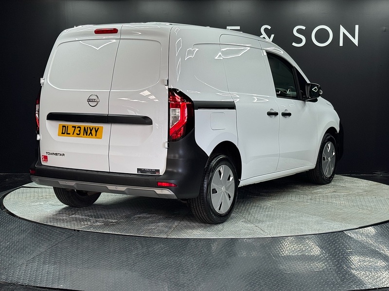 Nissan 1.3 TCe Acenta Panel Van 6dr Petrol Manual L1 Euro 6 (s/s) (130 ps)