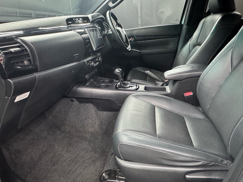 Toyota 2.4 D-4D Invincible X Pickup Double Cab 4dr Diesel Auto 4WD Euro 6 (TSS, 3.5t) (150 ps)