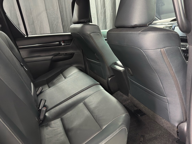 Toyota 2.4 D-4D Invincible X Pickup Double Cab 4dr Diesel Auto 4WD Euro 6 (TSS, 3.5t) (150 ps)