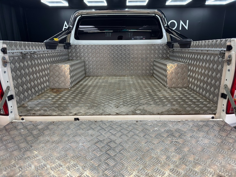 Toyota 2.4 D-4D Invincible X Pickup Double Cab 4dr Diesel Auto 4WD Euro 6 (TSS, 3.5t) (150 ps)