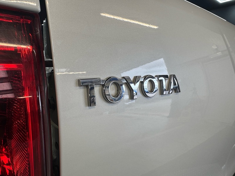 Toyota 2.4 D-4D Invincible X Pickup Double Cab 4dr Diesel Auto 4WD Euro 6 (TSS, 3.5t) (150 ps)
