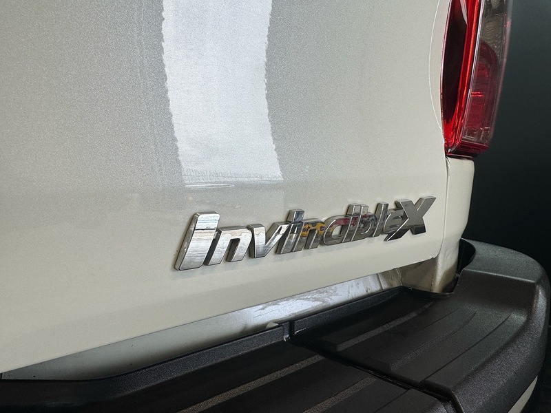 Toyota 2.4 D-4D Invincible X Pickup Double Cab 4dr Diesel Auto 4WD Euro 6 (TSS, 3.5t) (150 ps)